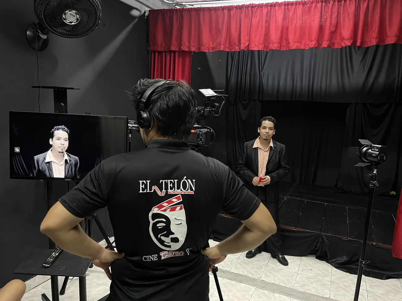 Actor frente a la cámara durante una prueba de casting