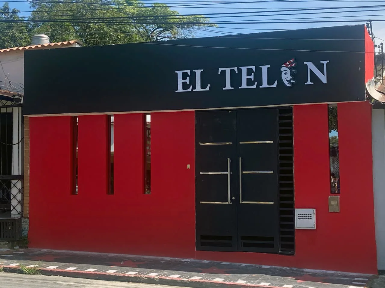 Fachada de la academia El Telón en Villavicencio