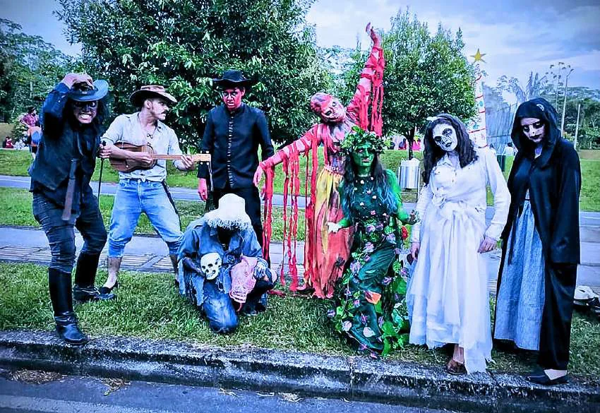 Personajes del Museo del Terror Llanero durante un evento