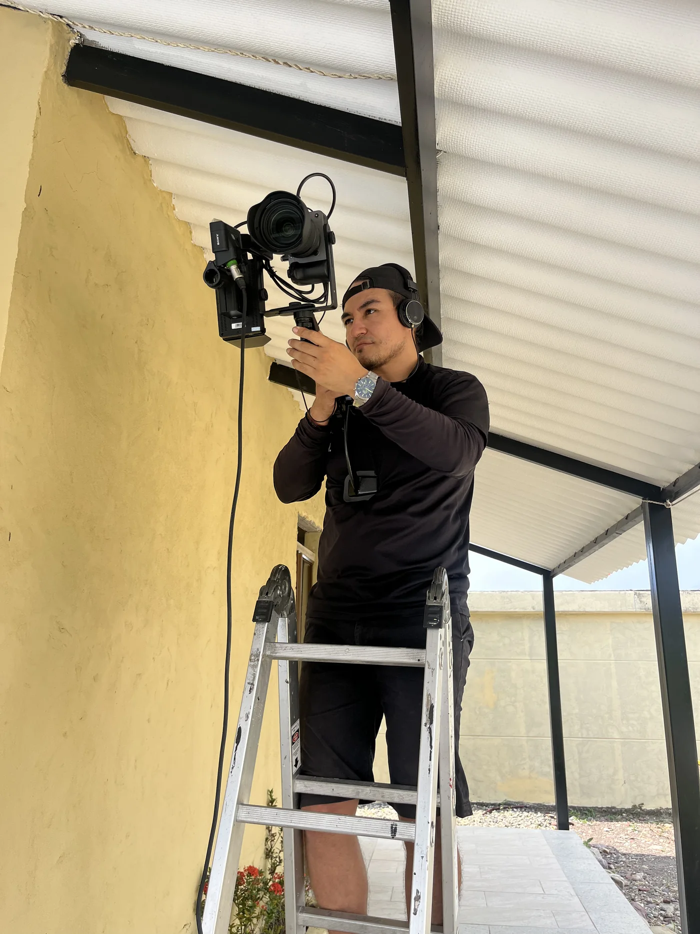 Cámara y operador en un set interior