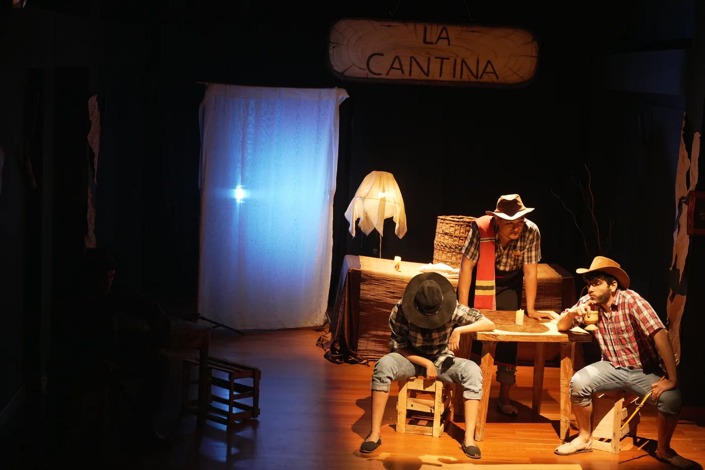 Escenario y telón de la sala Al Acto